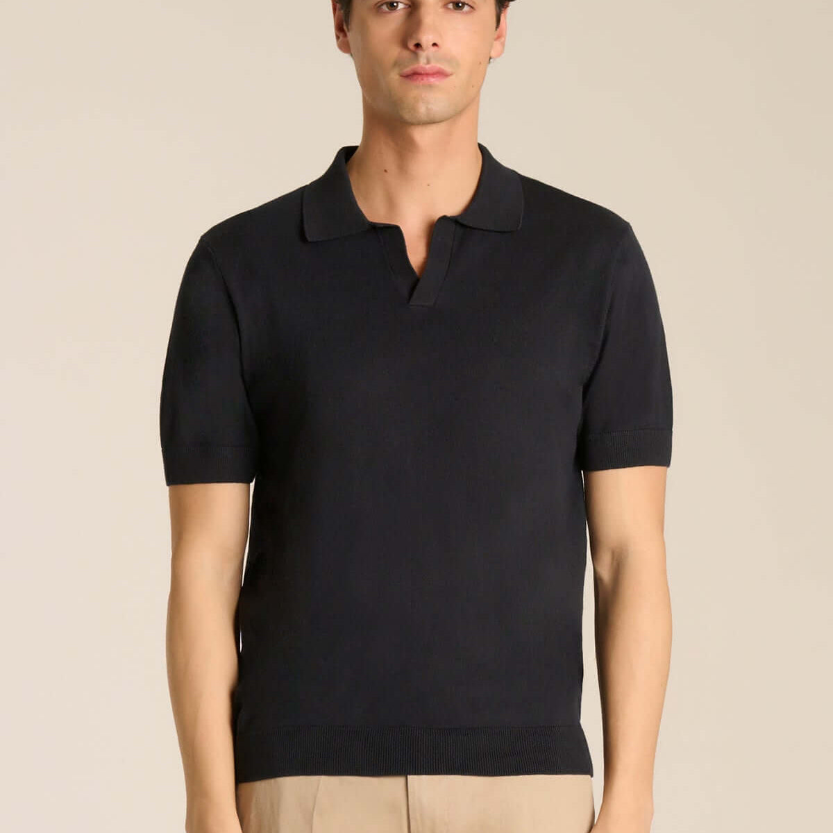 Polo scollo a V blu