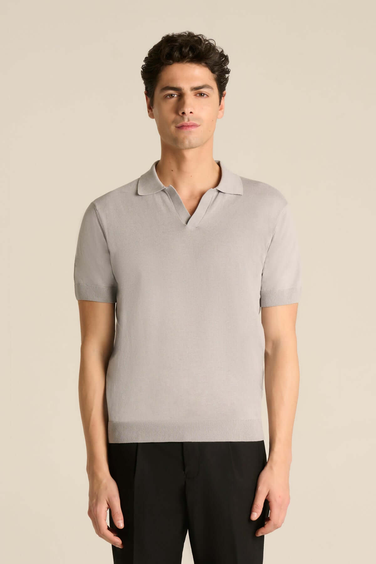 Polo scollo a V grigio