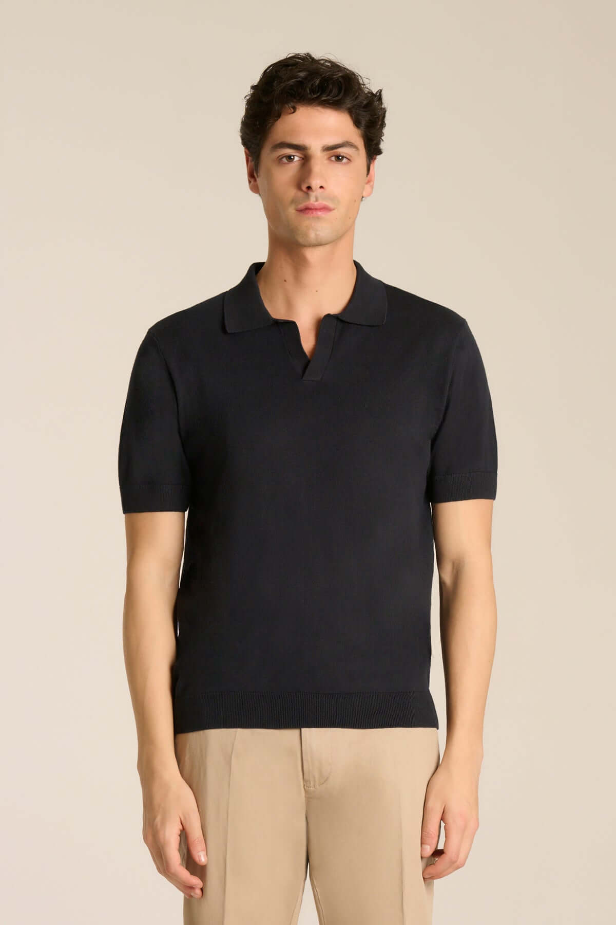 Polo scollo a V blu