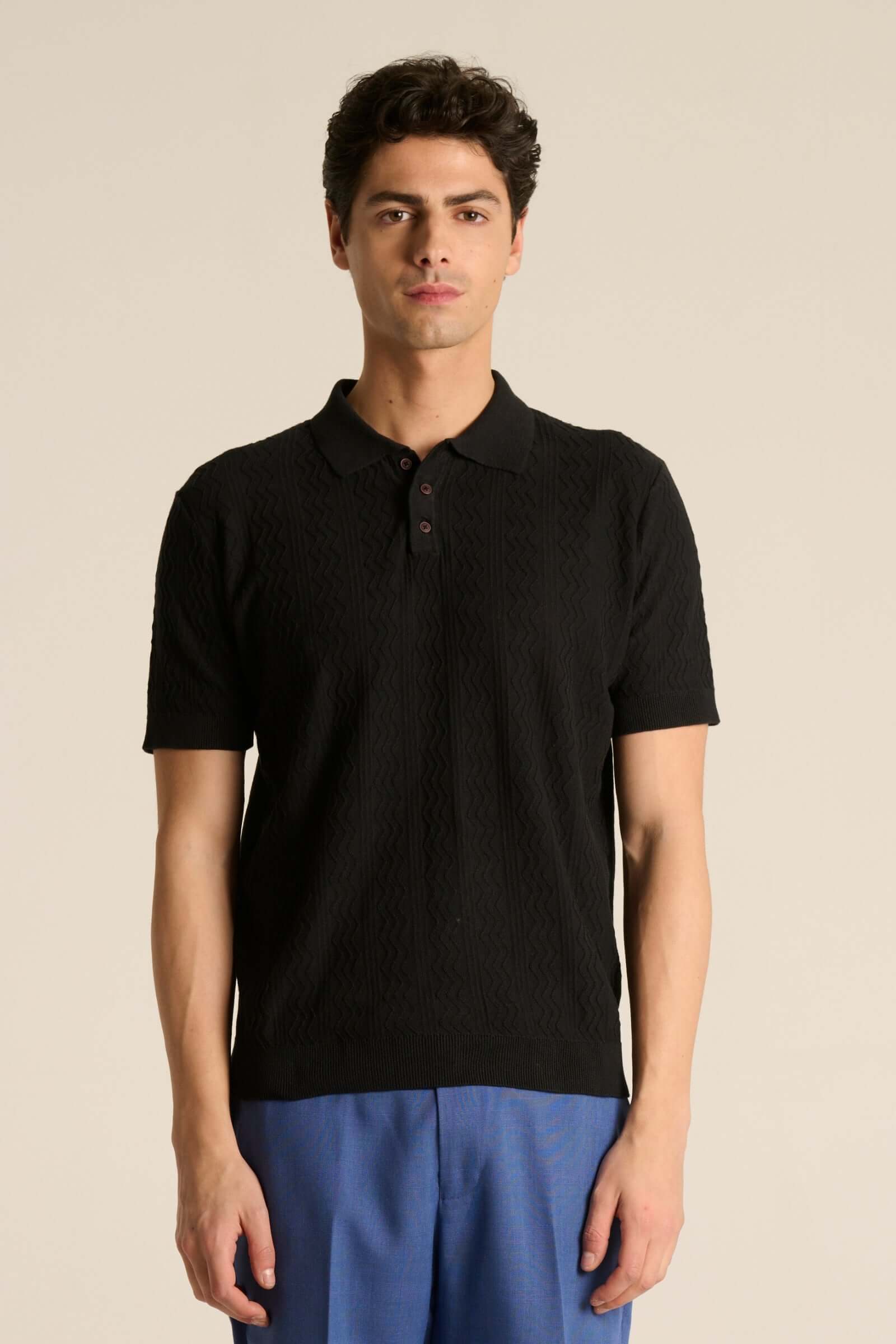 Polo con ricamo  nera